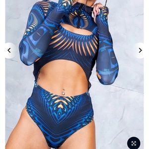 NWOT Badinka bodysuit with shrug sleeves